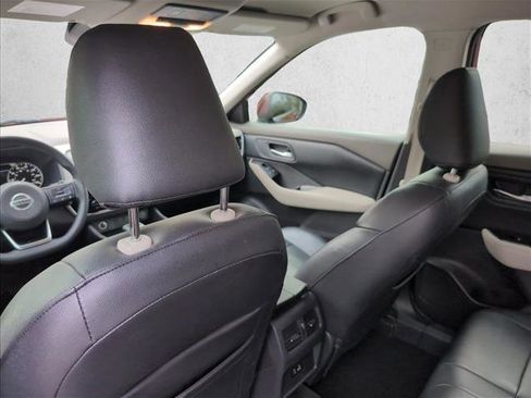 Used 2021 Nissan Rogue SV image 17