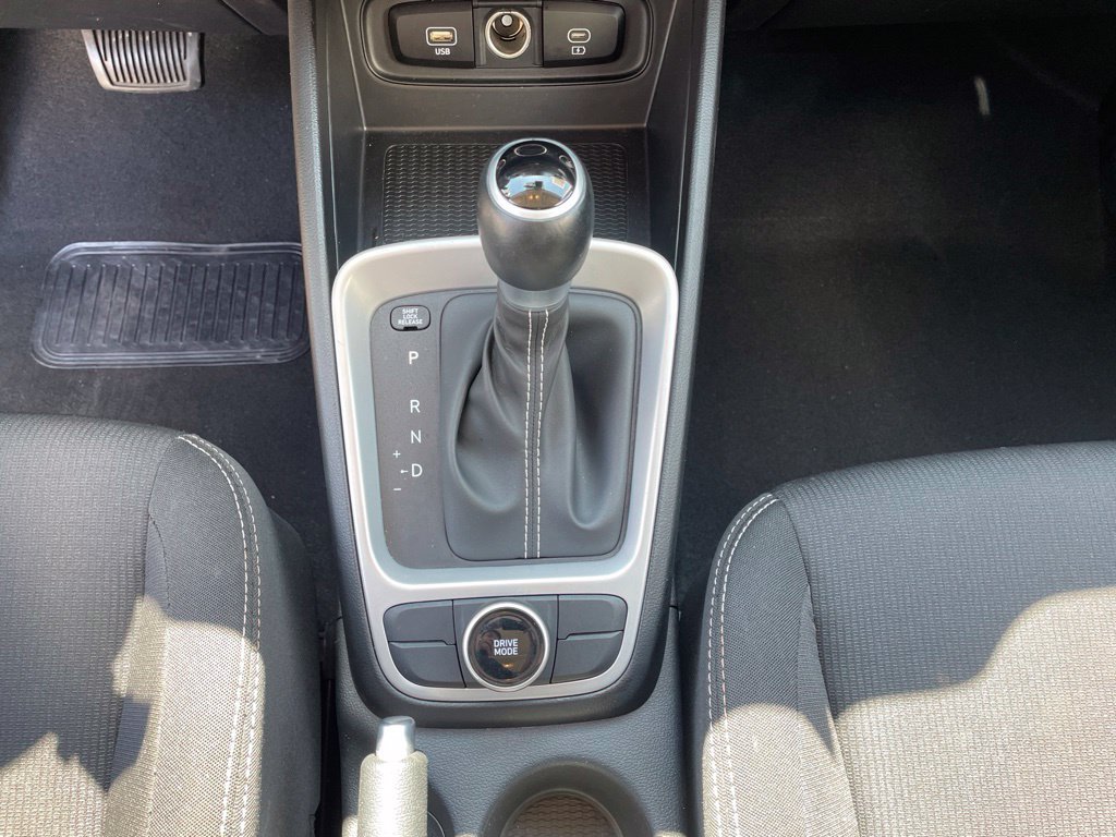 Used 2025 Hyundai Venue SEL FWD image 13