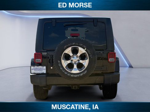 Used 2016 Jeep Wrangler Unlimited Sahara w/ Connectivity Group AWD/4WD image 4