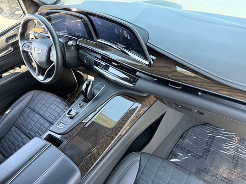 Certified 2024 Cadillac Escalade ESV Premium Luxury Platinum AWD/4WD image 13