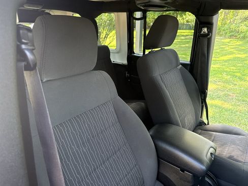Used 2012 Jeep Wrangler Unlimited Sahara AWD/4WD image 28