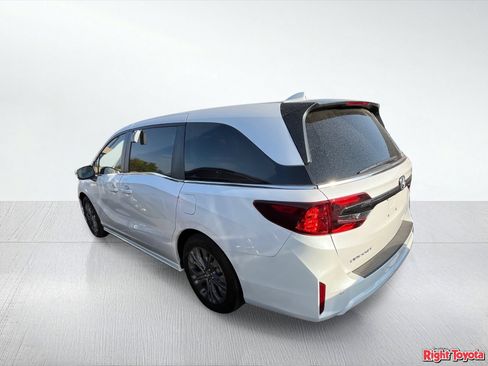 Used 2025 Honda Odyssey Touring image 3
