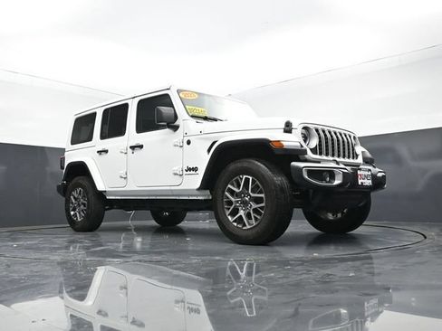 Used 2025 Jeep Wrangler Unlimited Sahara AWD/4WD image 57