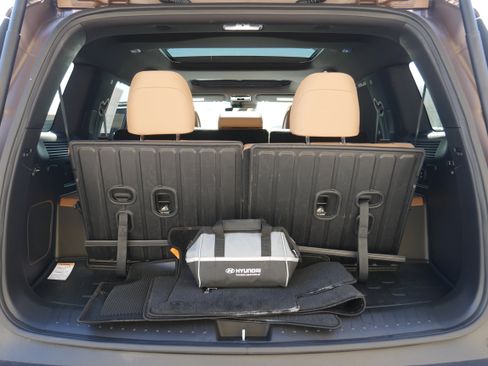 Used 2025 Hyundai Santa Fe Limited AWD/4WD image 6