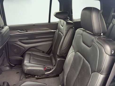 Used 2024 Jeep Grand Cherokee L Limited w/ Luxury Tech Group II image 16