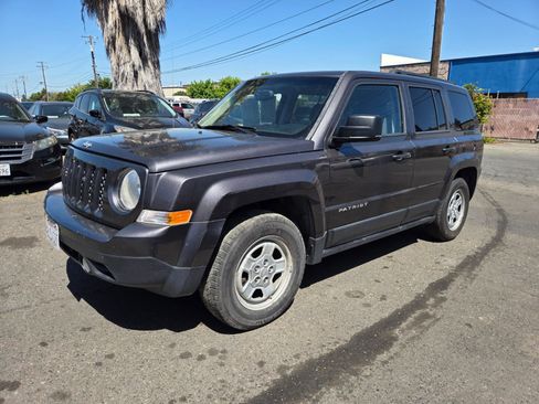 Used 2017 Jeep Patriot Sport w/ Power Value Group FWD image 1