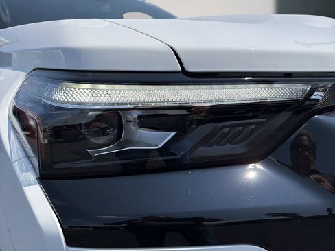 Certified 2025 Chevrolet Colorado Z71 w/ Technology Package AWD/4WD image 12