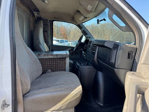 Used 2017 GMC Savana 2500 image 18