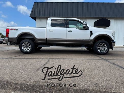 Used 2017 Ford F250 Lariat w/ Chrome Package image 1