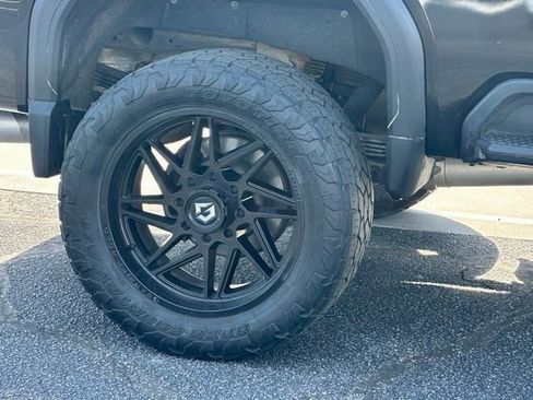 Used 2021 GMC Sierra 2500 Denali w/ Denali Black Diamond Edition image 16