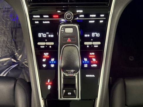 Used 2023 Porsche Panamera 4 Platinum Edition image 27