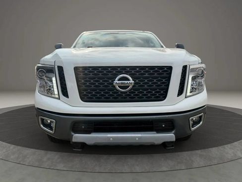 Used 2017 Nissan Titan PRO-4X w/ Pro-4x Convenience Package AWD/4WD image 2