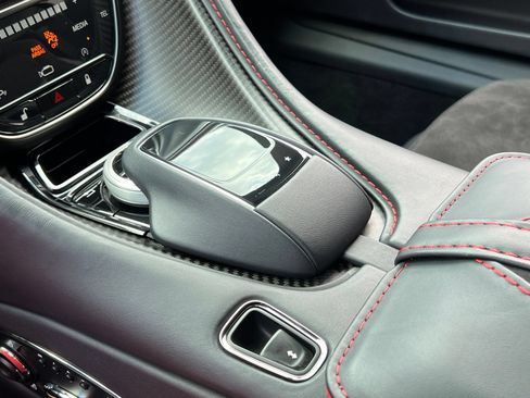Used 2023 Aston Martin DBS Coupe RWD image 32
