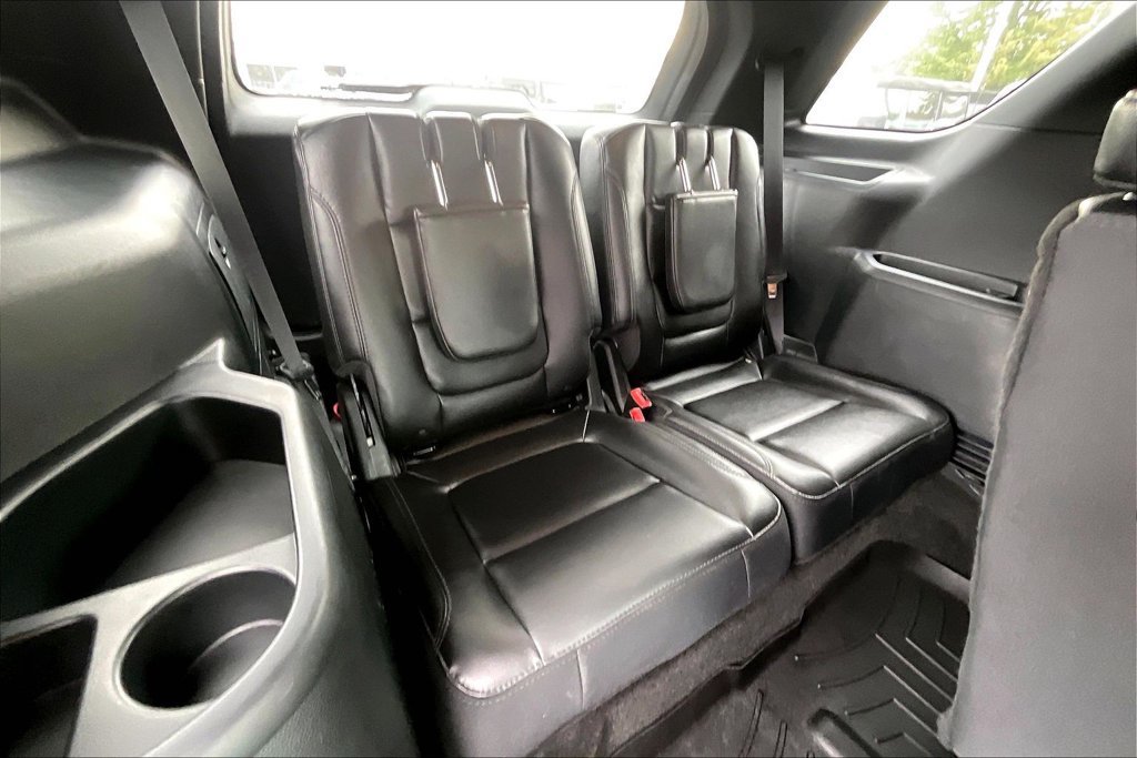 Used 2018 Ford Explorer XLT w/ Equipment Group 202A AWD/4WD image 27