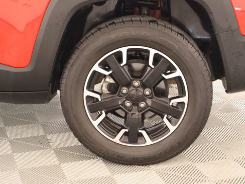 Used 2023 Jeep Renegade Latitude AWD/4WD image 19