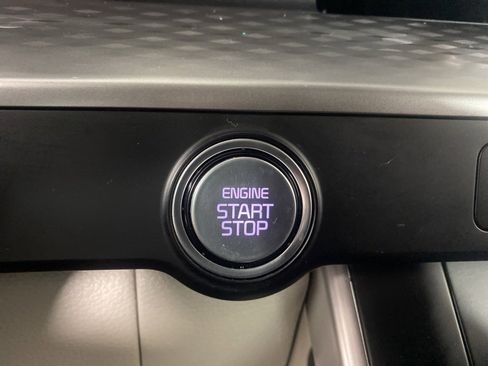 Used 2023 Kia Carnival LX image 21