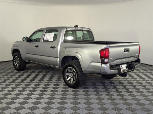 Used 2018 Toyota Tacoma SR image 5