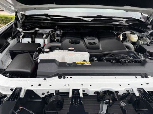 Certified 2025 Toyota Tundra SR5 w/ SR5 Premium Package AWD/4WD image 28