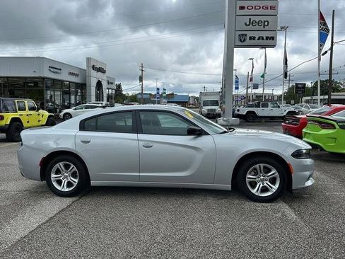 Used 2023 Dodge Charger SXT image 2