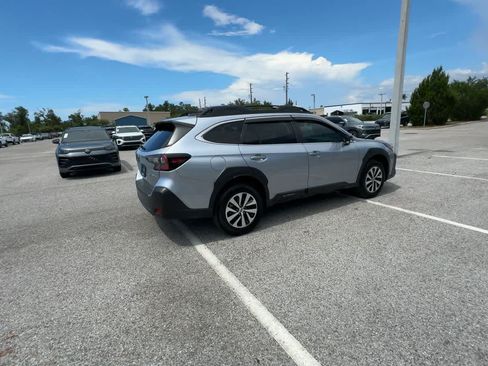 Used 2024 Subaru Outback Premium AWD/4WD image 8