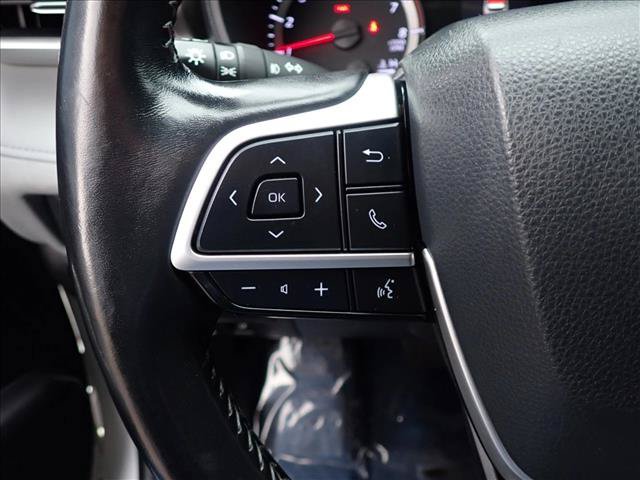 Used 2022 Toyota Highlander LE AWD/4WD image 15