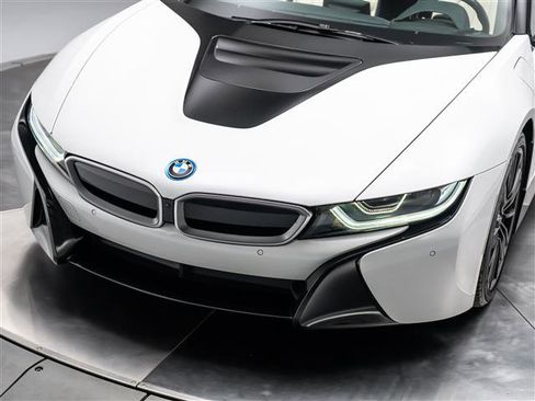 Used 2019 BMW i8 image 17