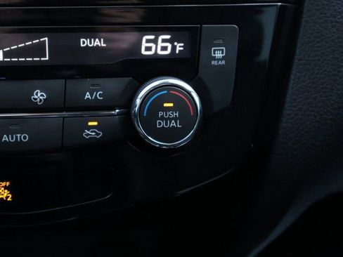 Used 2022 Nissan Rogue Sport SL image 31