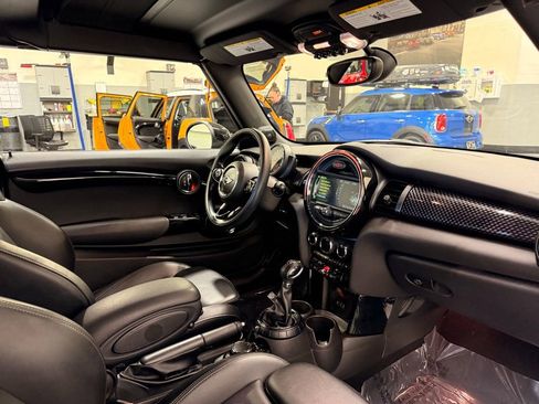 Used 2017 MINI Cooper S image 19