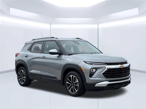Used 2025 Chevrolet TrailBlazer LT FWD image 10
