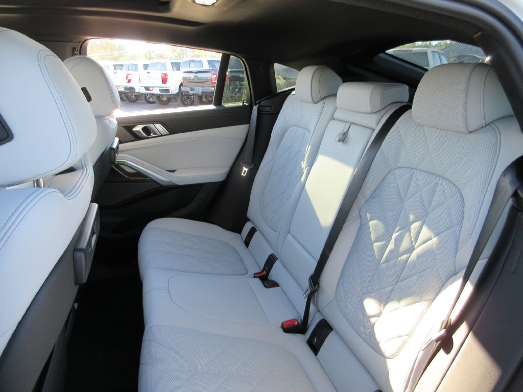 Used 2023 BMW X6 xDrive40i w/ M Sport Package AWD/4WD image 20