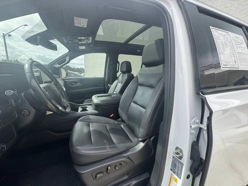 Used 2022 Chevrolet Tahoe Z71 w/ Luxury Package AWD/4WD image 7