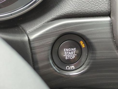 Used 2019 Jeep Grand Cherokee Laredo w/ Security & Convenience Group AWD/4WD image 33