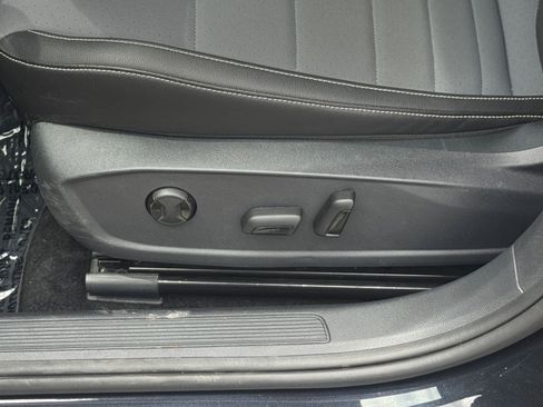 Used 2025 Volkswagen Jetta SE FWD image 22