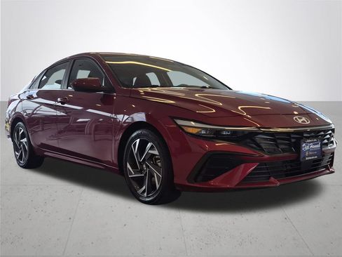 Used 2025 Hyundai Elantra SEL FWD image 5