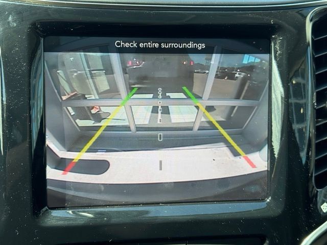 Used 2019 Jeep Cherokee Limited AWD/4WD image 4