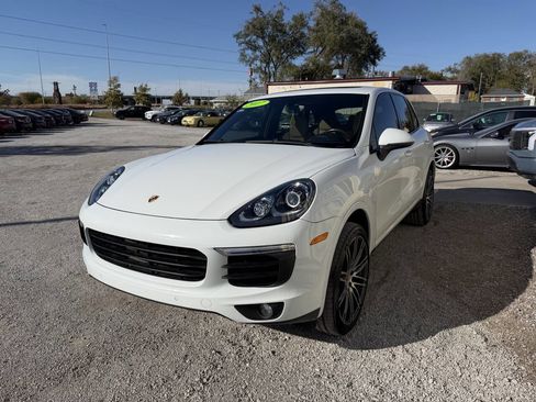 Used 2017 Porsche Cayenne Platinum Edition image 3