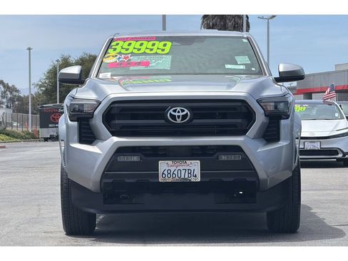 Used 2024 Toyota Tacoma SR5 AWD/4WD image 9
