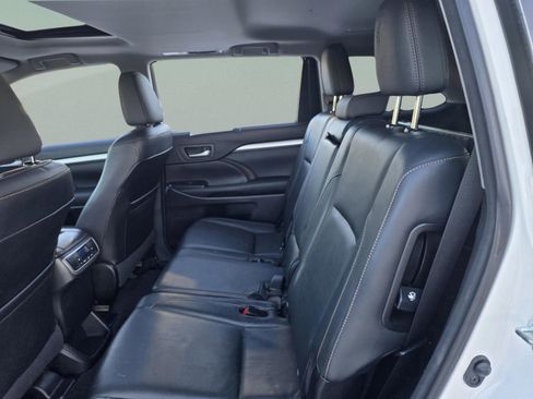 Used 2016 Toyota Highlander XLE image 9