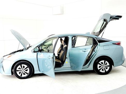 Used 2017 Toyota Prius Two image 10