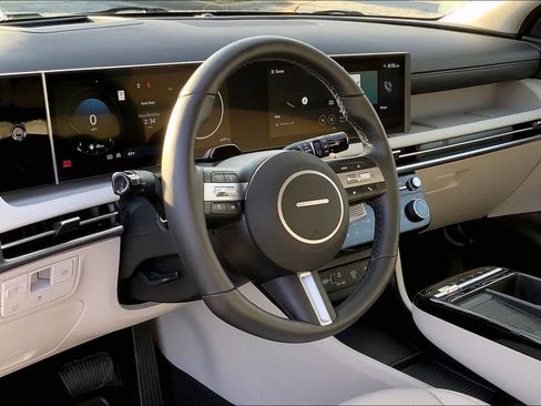 Used 2025 Hyundai Tucson Limited image 17