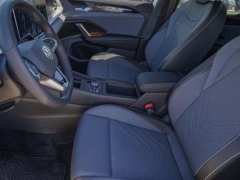 New 2026 Volkswagen Tiguan SE R-Line image 9