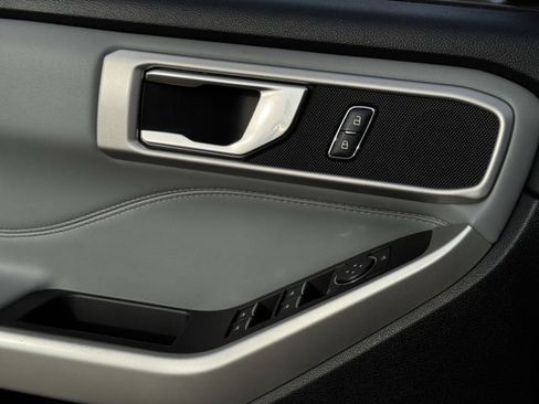 Used 2021 Ford Explorer XLT w/ Equipment Group 202A image 25