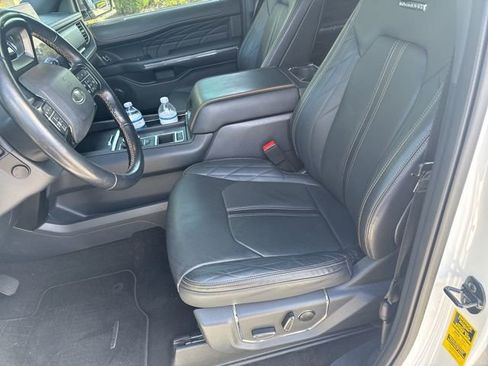 Used 2023 Ford Expedition Platinum RWD image 6