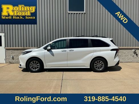 Used 2024 Toyota Sienna XLE w/ XLE Plus Package AWD/4WD image 2