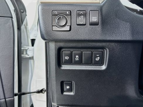 Used 2016 Lexus GX 460 Luxury w/ Preferred Accessory Package AWD/4WD image 18