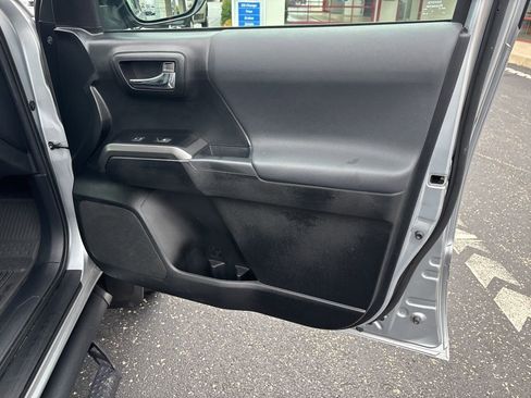 Used 2022 Toyota Tacoma TRD Sport image 16