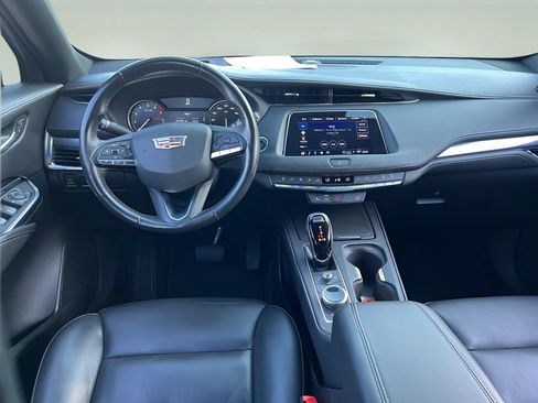 Certified 2023 Cadillac XT4 Luxury w/ Cold Weather Package FWD image 13