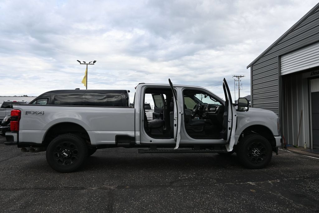 Used 2026 Ford F350 Lariat w/ Black Appearance Package AWD/4WD image 15
