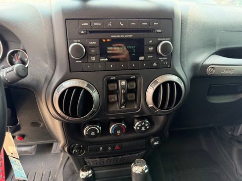 Used 2018 Jeep Wrangler Unlimited Sport S AWD/4WD image 24