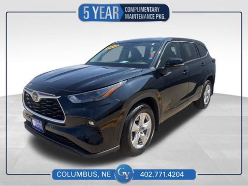 Used 2022 Toyota Highlander LE AWD/4WD image 1
